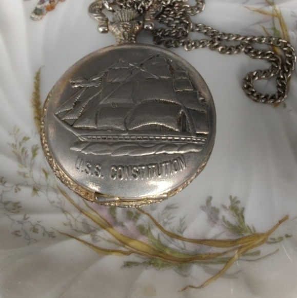 Vintage U.S.S. Constitution‎ pocket watch - Picture 2 of 8